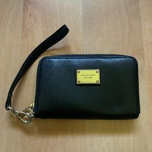 Michael Kors wristlet